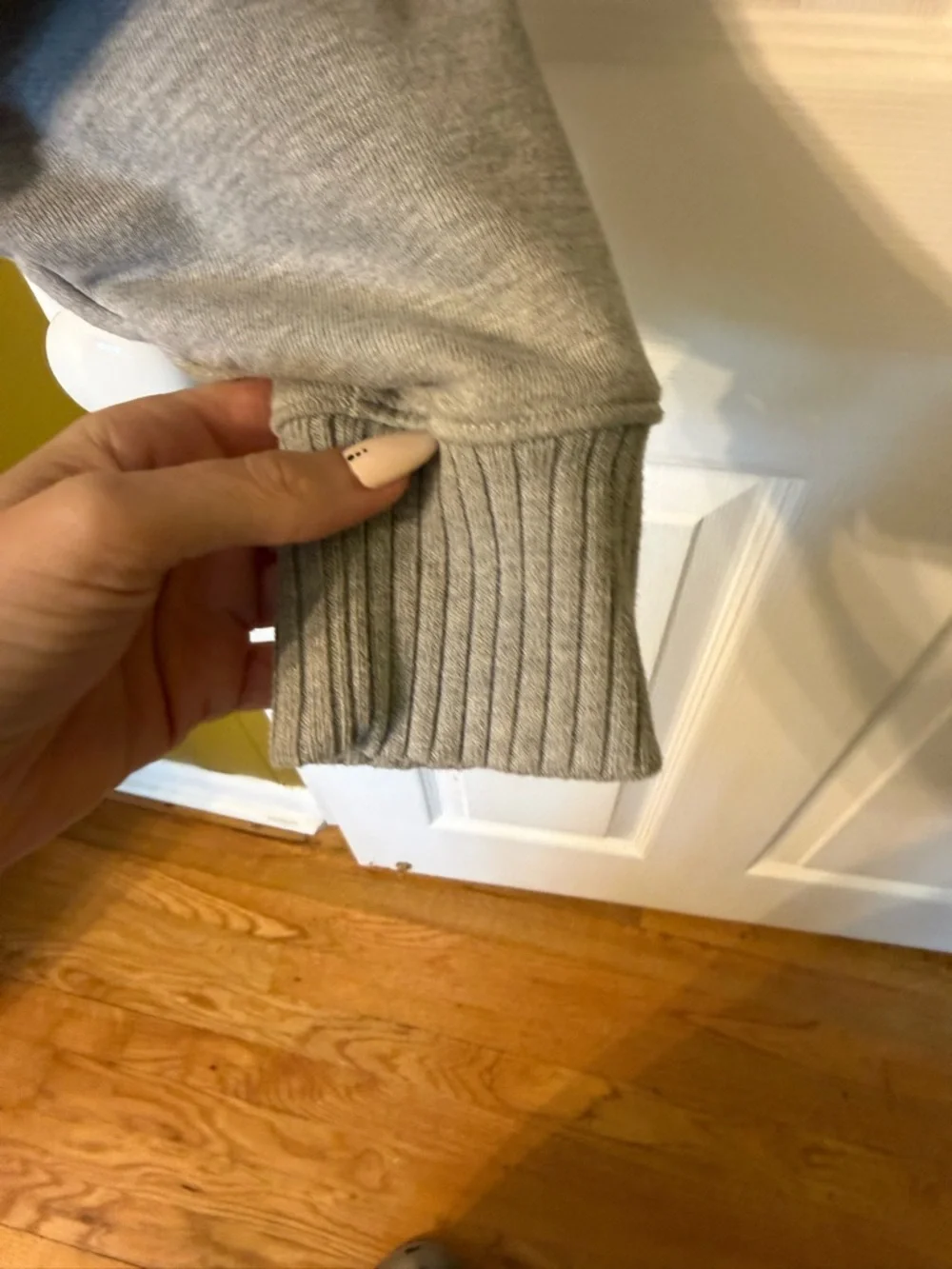 ALO Yoga Cropped Gray Turtleneck Sweater - Picture 3 of 4